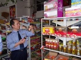 石狮整治进口食品 5家无中文标签进口食品被查处